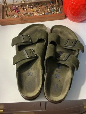 Birkenstock  Arizona Suede Sandals in Olive